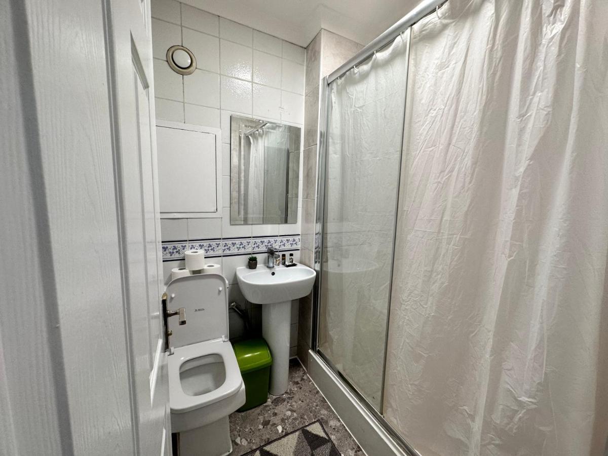 Posh 2-Bedroom, Living Room, Kitchen & 1.5 Bathroom Londýn Exteriér fotografie